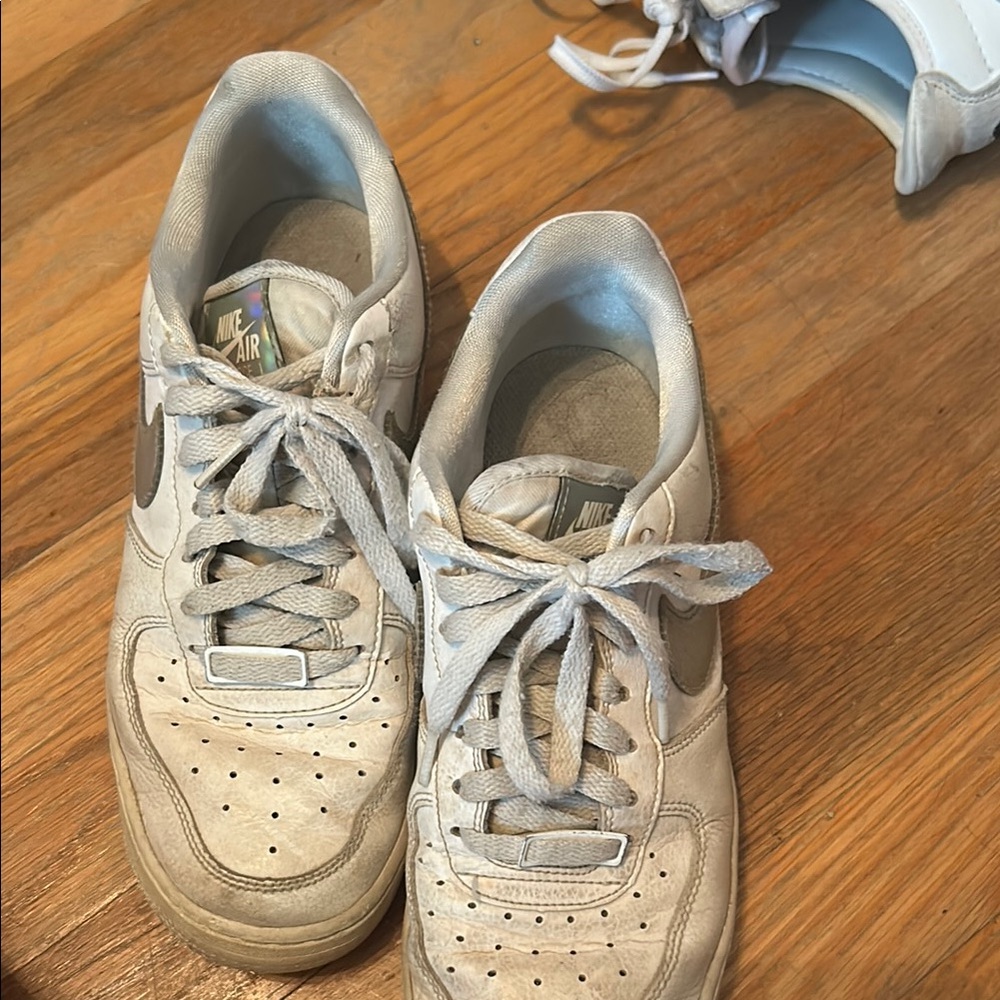 Nike White Sneakers Classic Air Force 1 Design